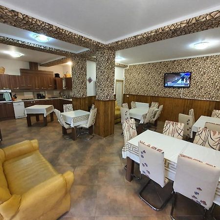 Pensiunea Eden Бэи­ле-Олэ­неш­ти Экстерьер фото
